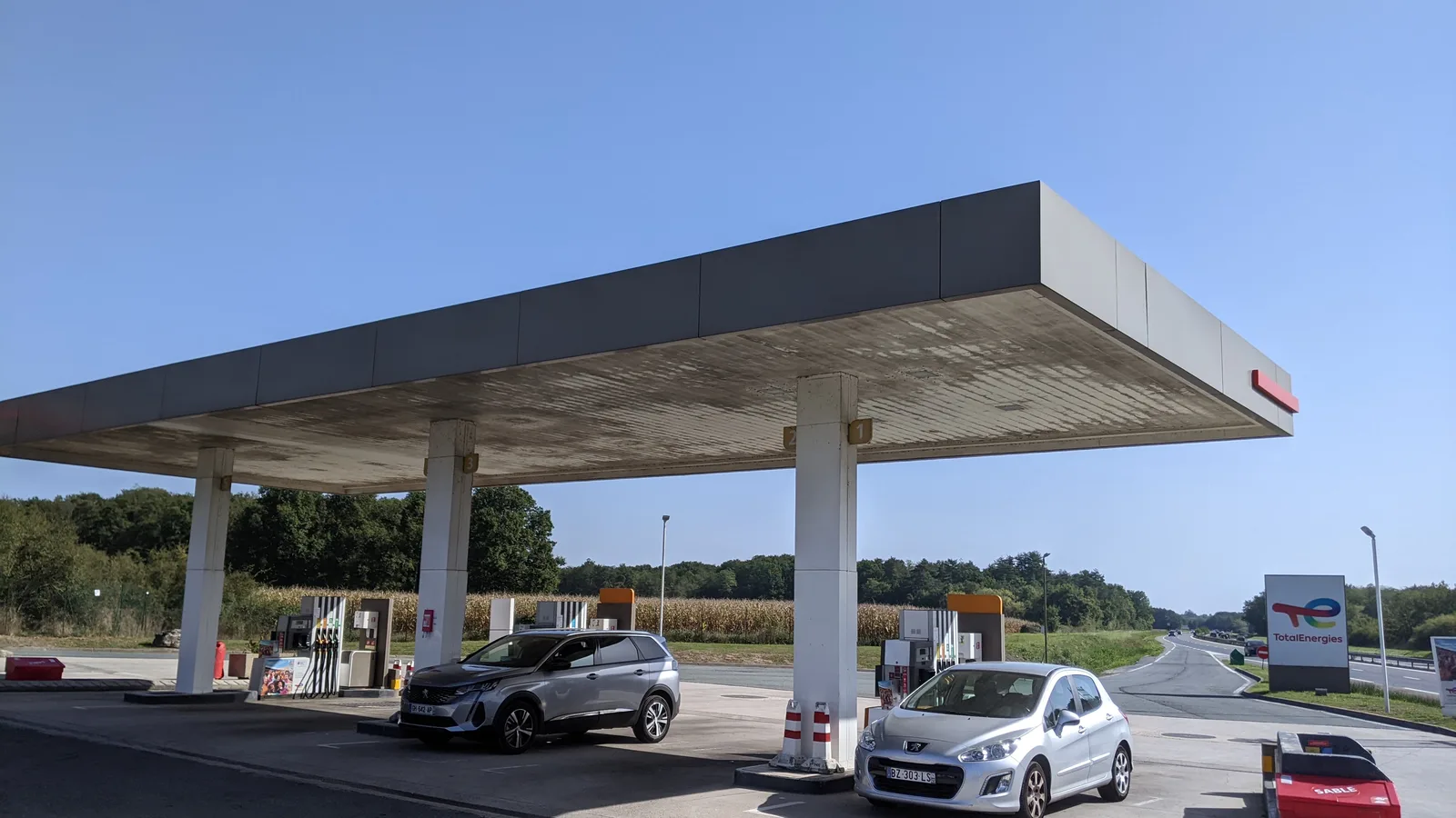Crise carburants : l'Etat demande de poursuivre le prix coûtant